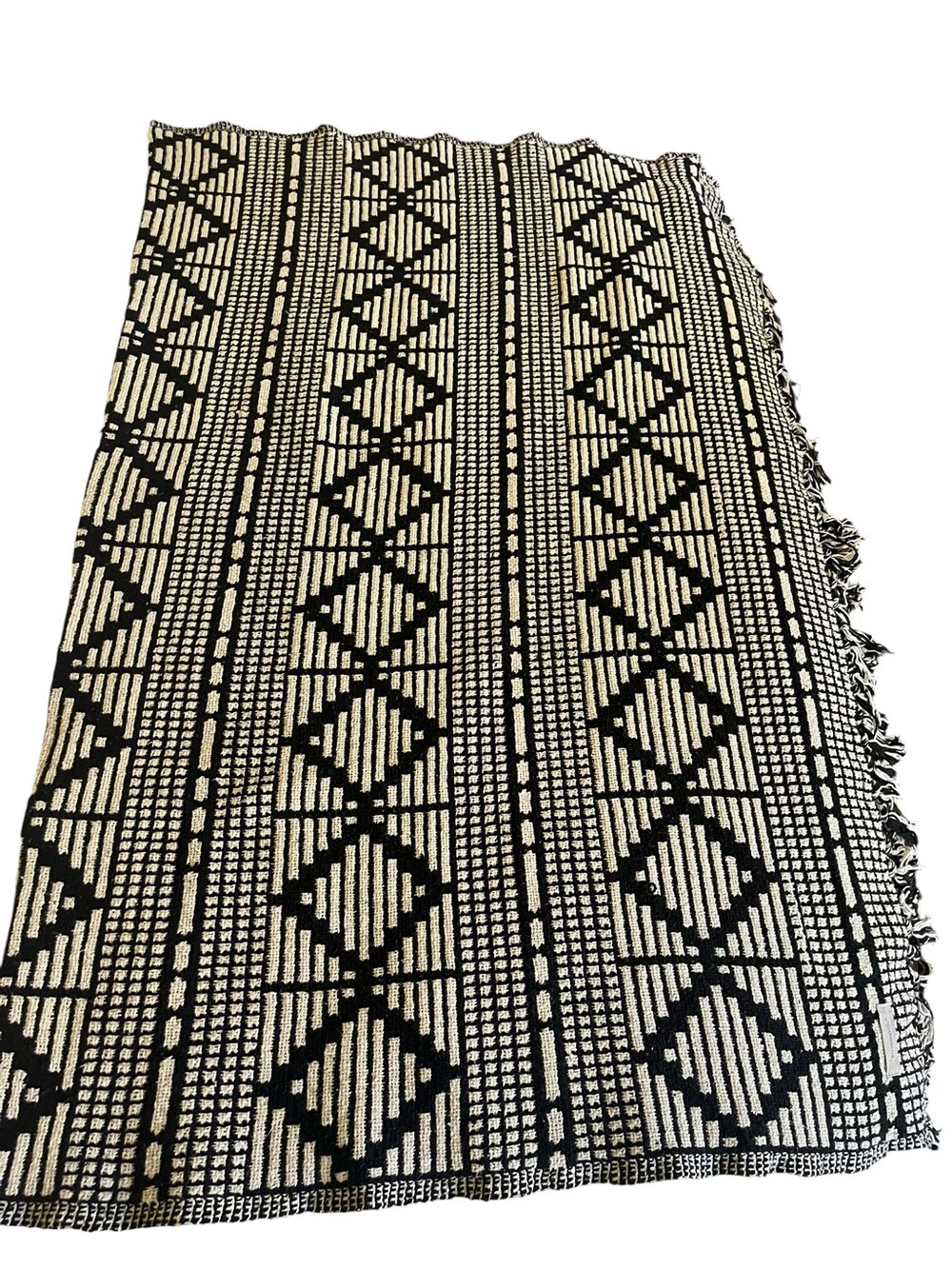 Bloomingville black and beige woven cotton blend throw Geometric size 50x60 - Picture 7 of 8